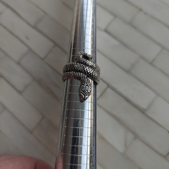 Men's Heavyweight Sterling Silver Snake Ring - Picture 6 of 7